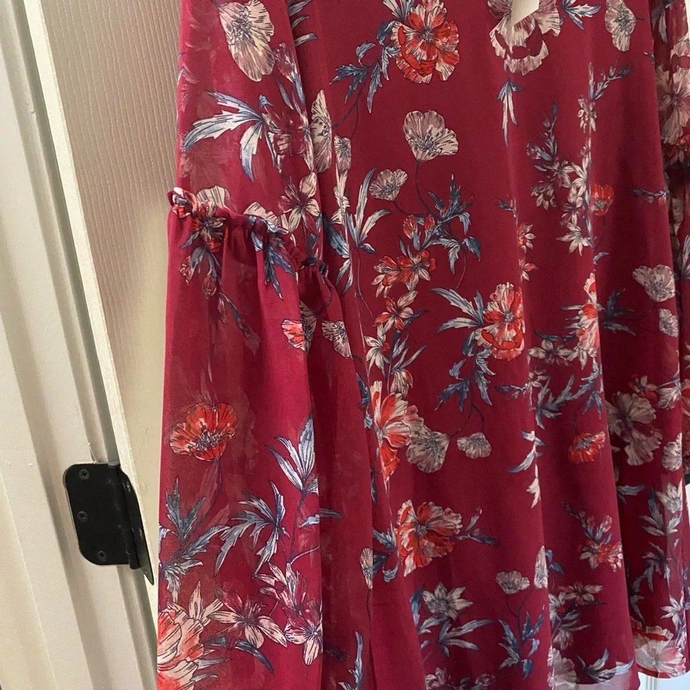 Francesca’s Burgundy Small floral dress. NWT - Picture 3 of 4